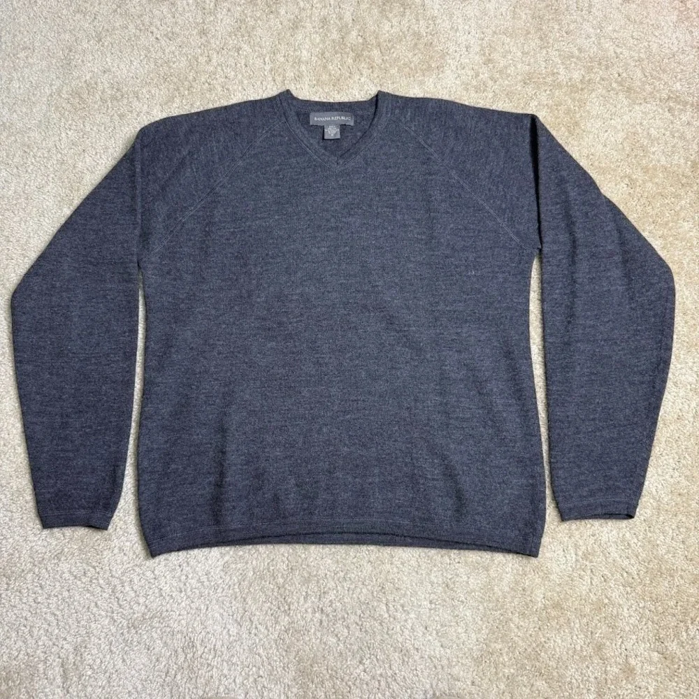 Banana Republic Mens Charcoal Gray 100% Wool V-Neck Raglan Sweater Size M s